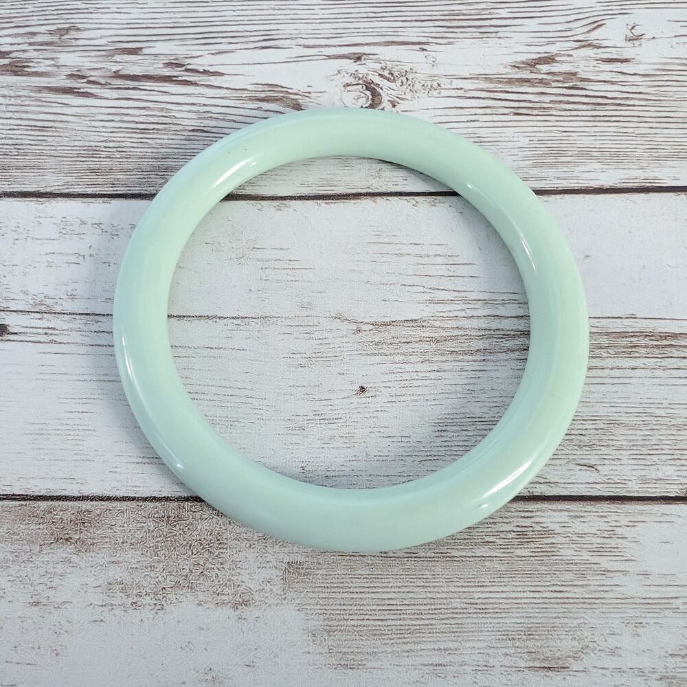 Vintage Bracelet Light Green 8.25"